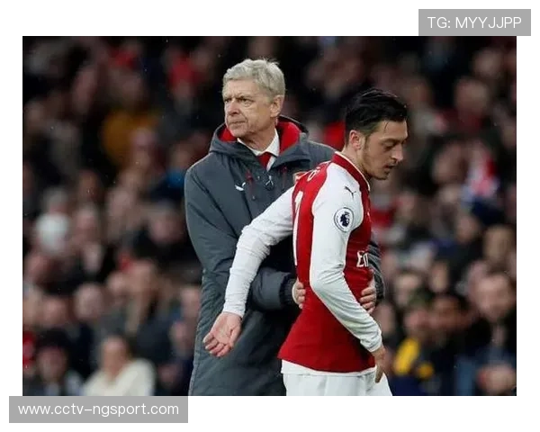 裁判耳机故障导致一次关键越位判罚延迟,双方教练反应截然不同 裁判耳机故障导致一次关键越位判罚延迟,双方教练反应截然不同